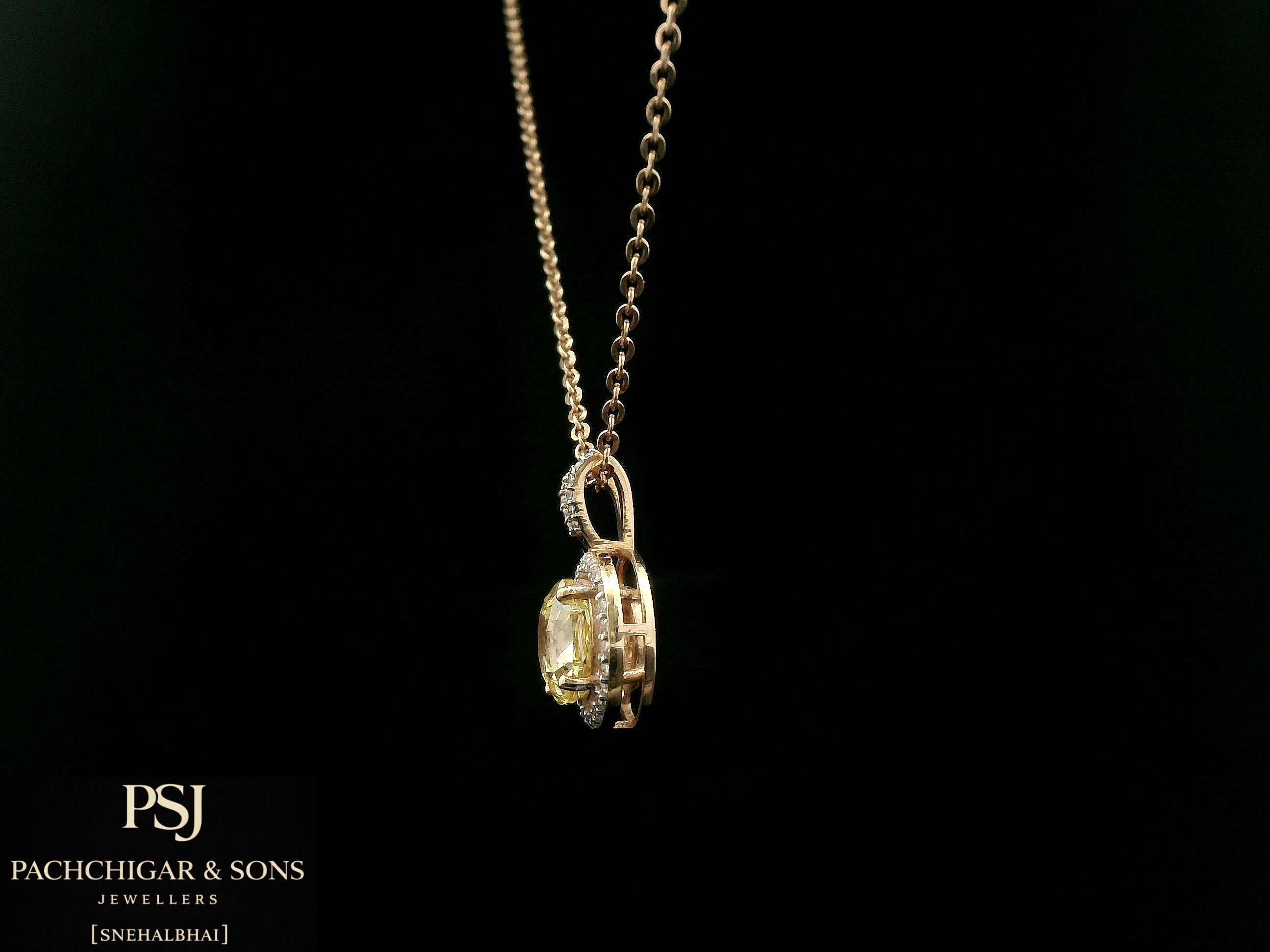 Round Halo Diamond Pendant Necklace