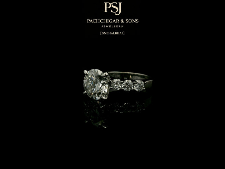 Round Brilliant Diamond Engagement Ring with Side Stones