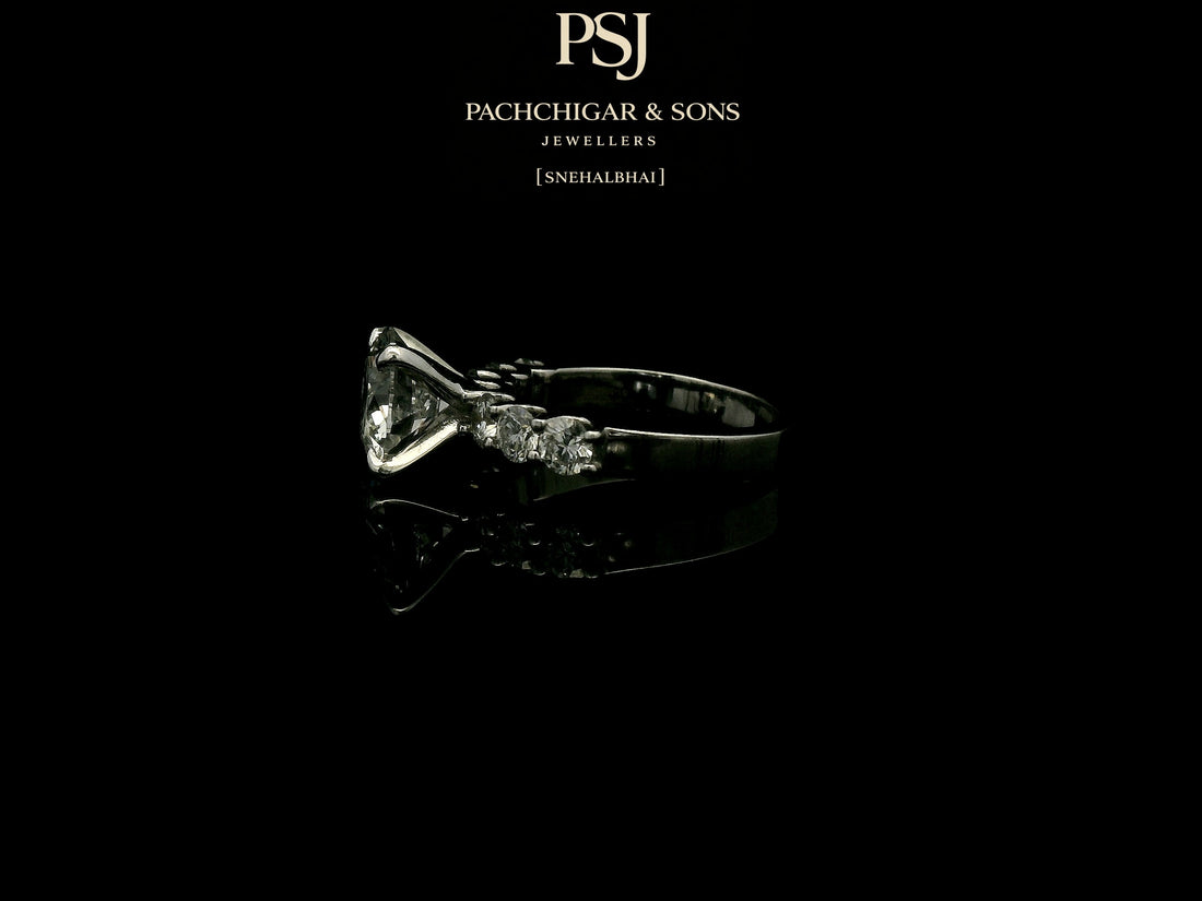 Round Brilliant Diamond Engagement Ring with Side Stones