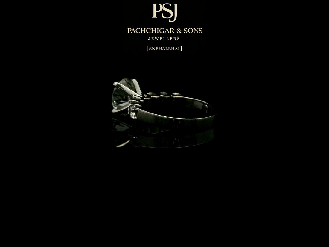 Round Brilliant Diamond Engagement Ring with Side Stones