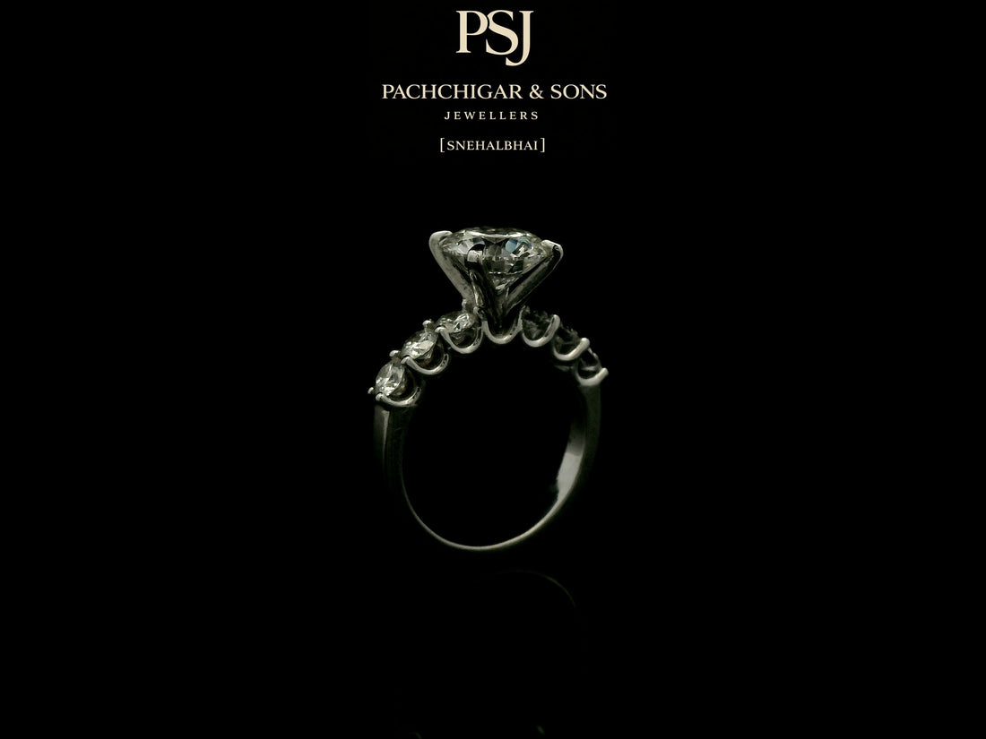 Round Brilliant Diamond Engagement Ring with Side Stones