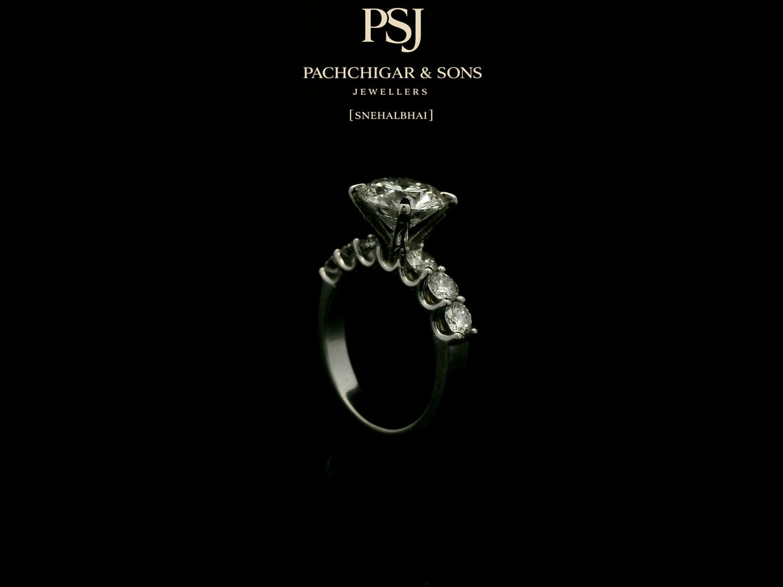 Round Brilliant Diamond Engagement Ring with Side Stones
