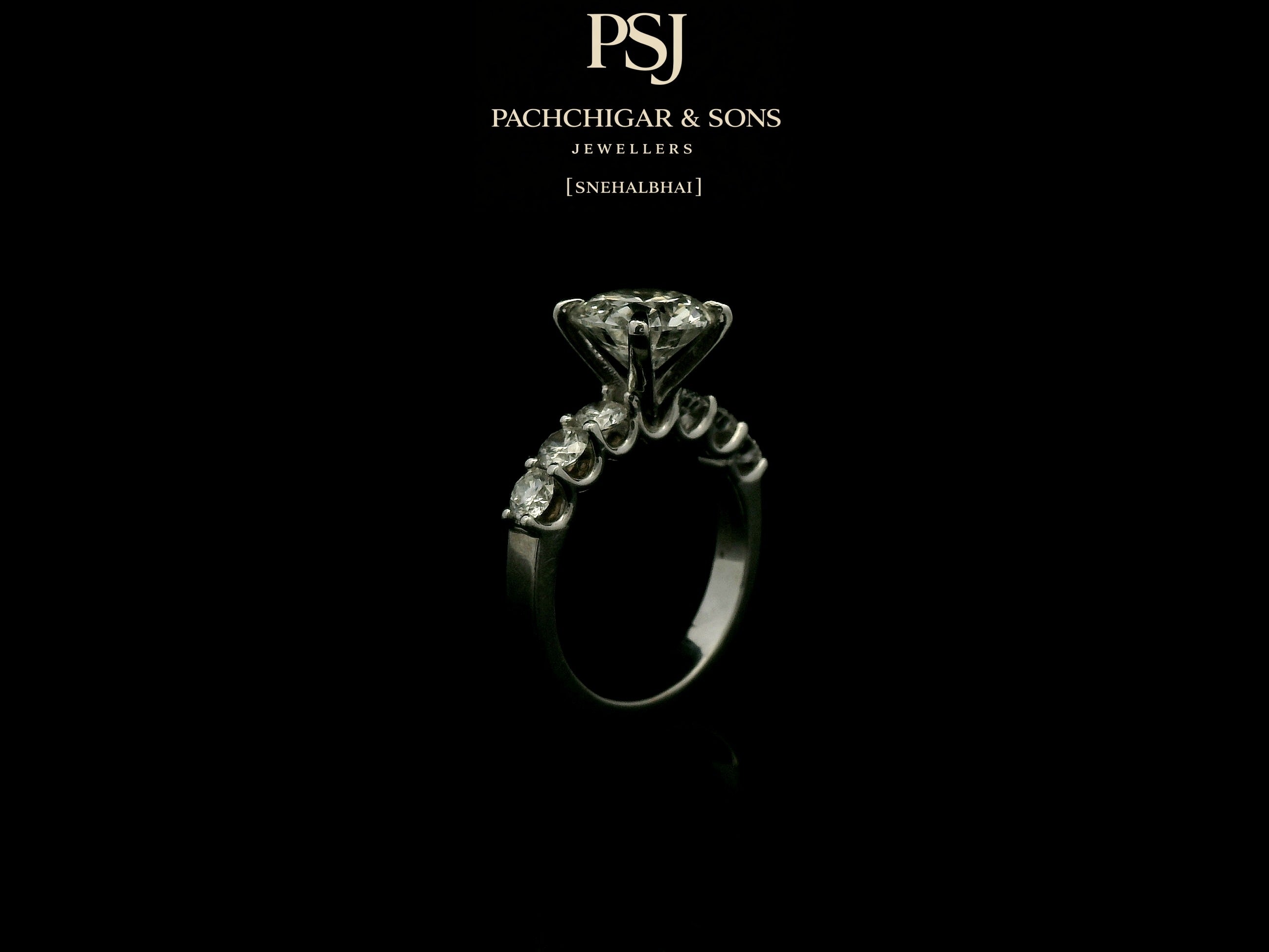 Round Brilliant Diamond Engagement Ring with Side Stones